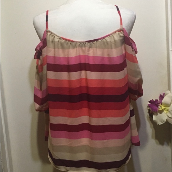 New York & Company Cold Shoulder Top - Picture 2 of 12